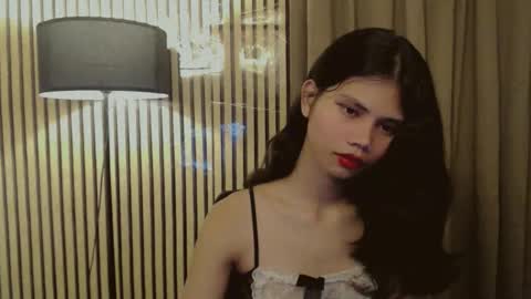 Vivian online show from November 2025 05:25:02 PM