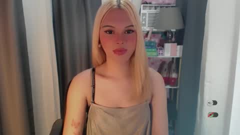 Snapshot of yourlovekylie chatting on May 2026 06:43:01 AM KYLIE MORE online show from May 2026 06:43:01 AM