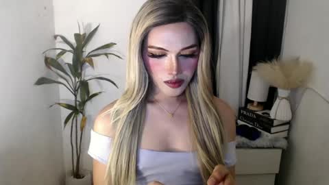 TIFFANY SUCKING QUEEN online show from June 2026 09:13:02 PM