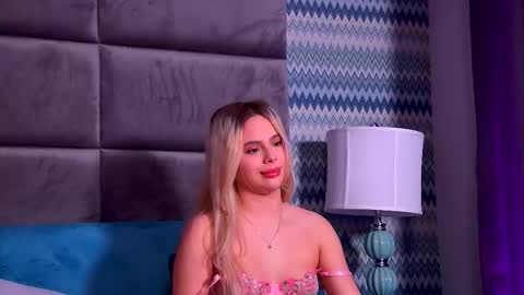 Foxie online show from December 2025 04:36:01 PM