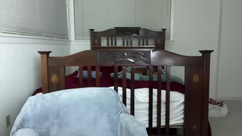 yumiandwolf online show from December 2025 06:19:02 AM