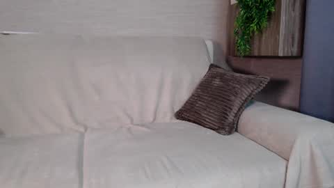 Snapshot of yummy_blonde chatting on June 2026 07:33:02 AM you babe online show from June 2026 07:33:02 AM