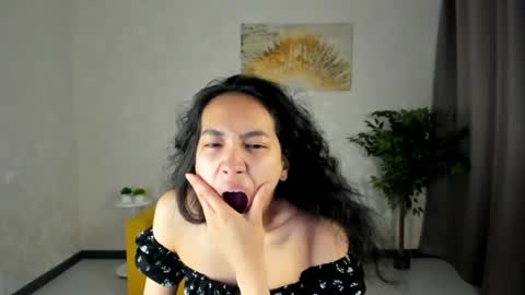 Snapshot of yummy_lamii chatting on May 2026 03:35:02 AM Cindey online show from May 2026 03:35:02 AM