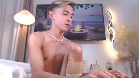 Justine online show from February 2025 04:04:02 PM