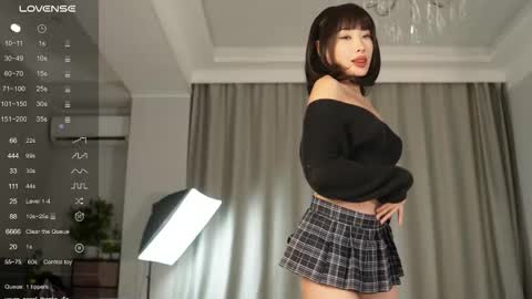 yuna_leen online show from September 2025 05:47:02 PM