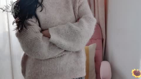 YunEr online show from December 2024 06:43:01 AM