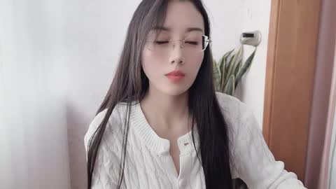 YunEr online show from October 2025 04:04:02 AM