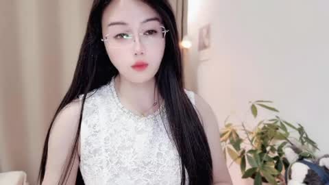 YunEr online show from April 2026 01:02:02 PM