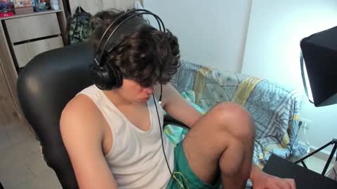 yurii_moody online show from October 2025 05:57:02 PM