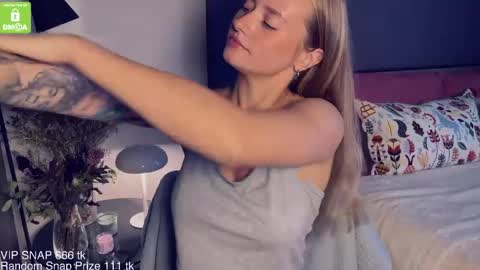 Snapshot of yvie_ chatting on January 2025 07:37:02 AM The Queen Bitch of the United Kingdom online show from January 2025 07:37:02 AM