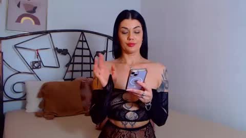 I V Y   online show from January 2025 12:20:01 AM