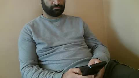 Snapshot of yxxtxxdentyk chatting on November 2025 05:18:02 AM Bi BearXXX online show from November 2025 05:18:02 AM