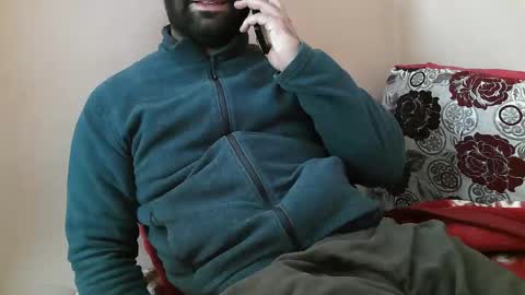 Snapshot of yxxtxxdentyk chatting on December 2025 06:44:02 AM Bi BearXXX online show from December 2025 06:44:02 AM