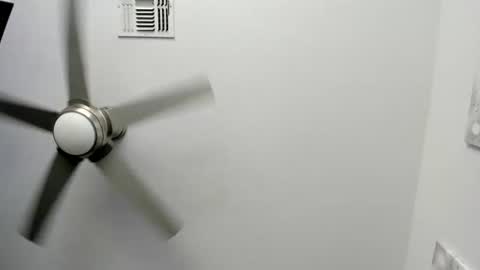 Snapshot of z72890 chatting on June 2026 12:09:02 AM See J online show from June 2026 12:09:02 AM