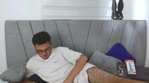 Snapshot of zac_golden chatting on November 2025 04:01:02 AM Zack online show from November 2025 04:01:02 AM