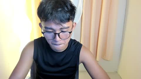 Snapshot of zachary_lewis chatting on May 2026 12:02:01 PM zach online show from May 2026 12:02:01 PM
