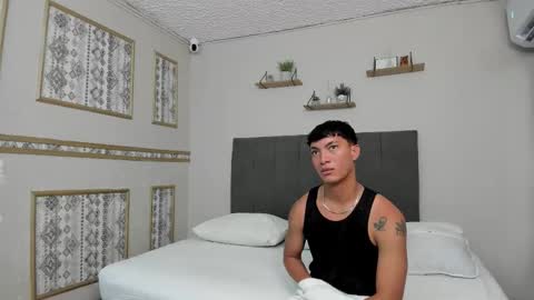 Snapshot of zack_horny19 chatting on November 2025 12:16:02 PM Zack online show from November 2025 12:16:02 PM