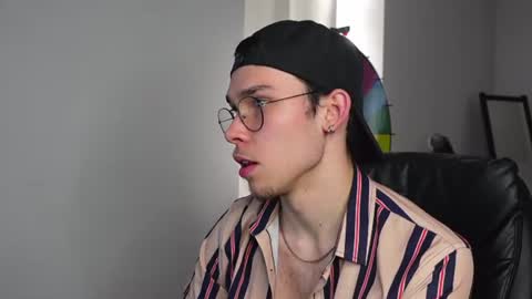 Snapshot of zack_huddle chatting on June 2026 04:44:01 PM ZACK HUDDLE online show from June 2026 04:44:01 PM
