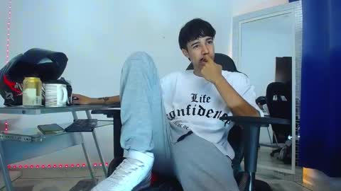 Snapshot of zacktk7 chatting on December 2024 02:32:02 AM zack online show from December 2024 02:32:02 AM