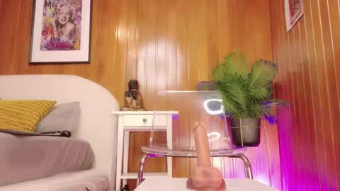 Karina  online show from January 2026 10:25:01 PM