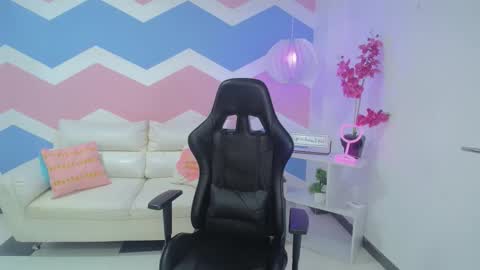 Zahira  online show from February 2026 06:52:01 PM