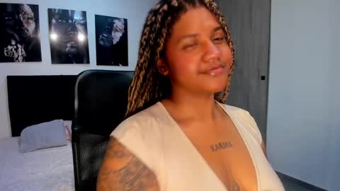 Snapshot of zahra_rose chatting on September 2025 08:41:01 PM zahra_rose online show from September 2025 08:41:01 PM