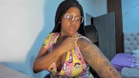 Snapshot of zahra_rose chatting on December 2025 10:25:02 PM zahra_rose online show from December 2025 10:25:02 PM