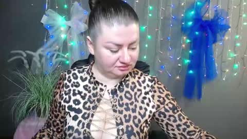 zannadreil online show from November 2025 08:08:01 PM