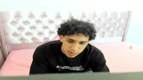 Snapshot of zanxley_ chatting on January 2025 07:43:01 PM zanxley_ online show from January 2025 07:43:01 PM