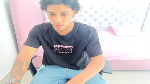 Snapshot of zanxley_ chatting on January 2025 03:57:02 PM zanxley_ online show from January 2025 03:57:02 PM