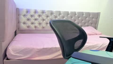 Snapshot of zanxley_ chatting on January 2025 01:05:02 AM zanxley_ online show from January 2025 01:05:02 AM