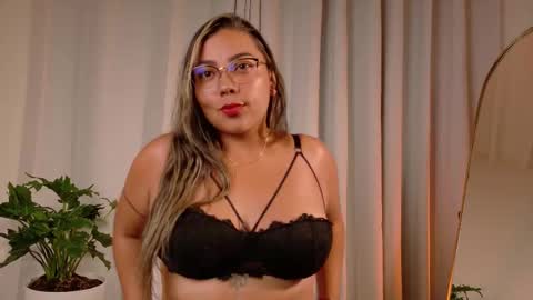 Zara Nova online show from December 2025 04:52:02 AM