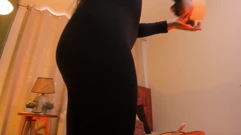 Zara . online show from November 2025 12:04:01 PM