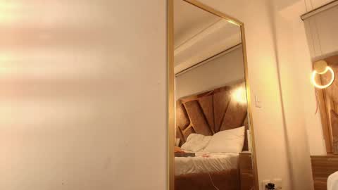 Zarah Andrews online show from November 2025 12:04:02 PM