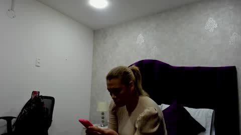 Zarah Andrews online show from January 2026 12:09:02 PM