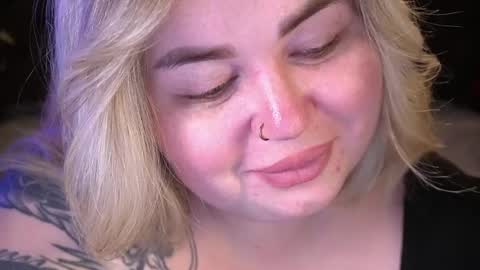 Snapshot of zarareign_ chatting on April 2026 02:51:02 AM Lola online show from April 2026 02:51:02 AM