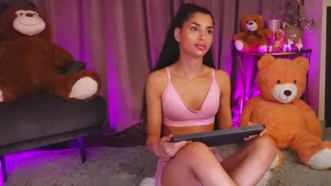 zariaavera online show from May 2026 11:45:02 PM