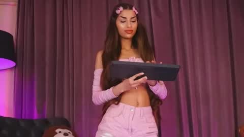 zariaavera online show from May 2026 08:47:02 PM