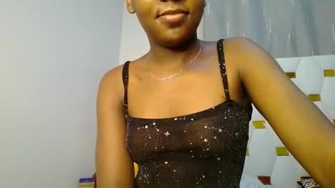 Snapshot of zariah011 chatting on May 2026 09:33:01 PM zariah online show from May 2026 09:33:01 PM