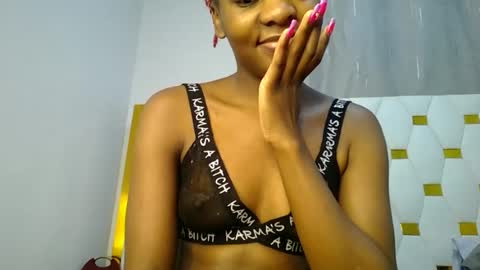 Snapshot of zariah011 chatting on June 2026 10:18:02 PM zariah online show from June 2026 10:18:02 PM
