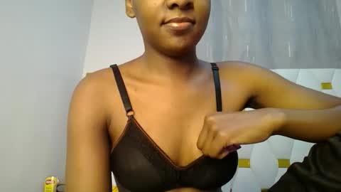 Snapshot of zariah011 chatting on June 2026 05:12:01 AM zariah online show from June 2026 05:12:01 AM