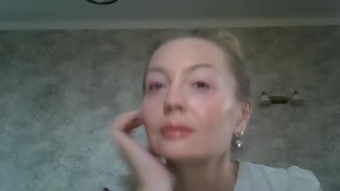Snapshot of zarinaswift chatting on June 2026 07:12:01 AM Zarina Swift online show from June 2026 07:12:01 AM