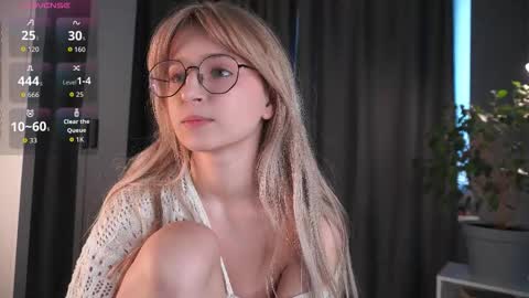 Avi online show from October 2025 01:07:01 PM