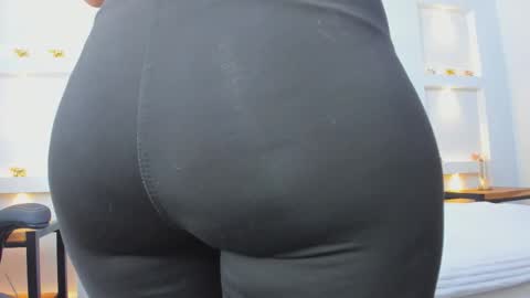 Zenda Evans online show from March 2026 04:19:01 AM