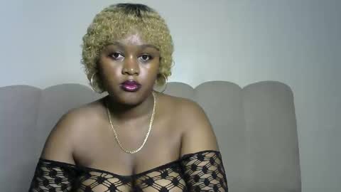 Snapshot of zendayah47 chatting on February 2026 06:34:02 PM Caramel online show from February 2026 06:34:02 PM