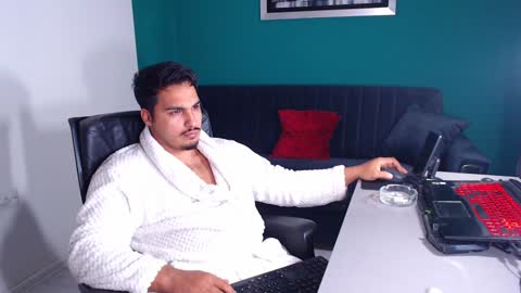 zenobaro online show from February 2025 04:25:01 PM