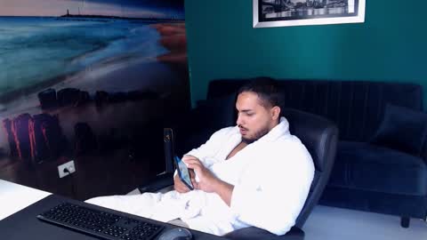 zenobaro online show from October 2025 12:15:02 PM