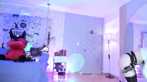    online show from October 2025 02:35:01 PM