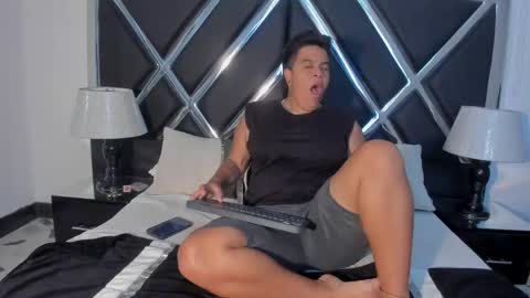 zeussmithh online show from April 2026 12:32:02 PM