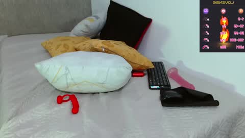 ZHAMIRA  ANDRES online show from January 2025 07:05:01 AM